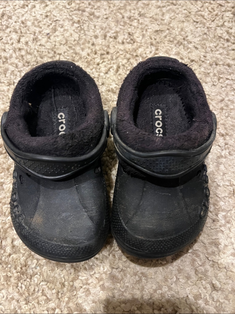 Toddler crocs with fleece lining. Size 6-7